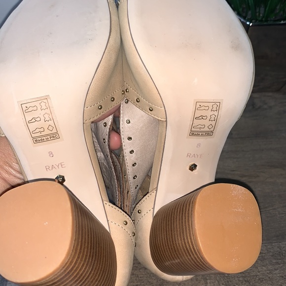 NWOT RAYE TAN STUDDED LEATHER STACKED HEEL. - Picture 5 of 5